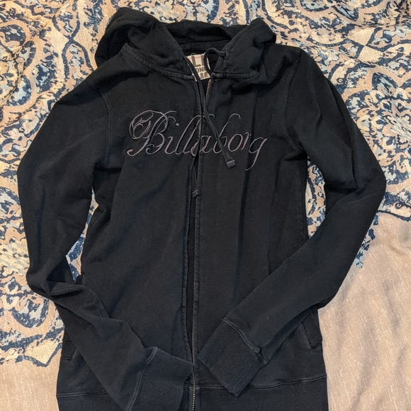 Sweaters - Picture 2 of 4